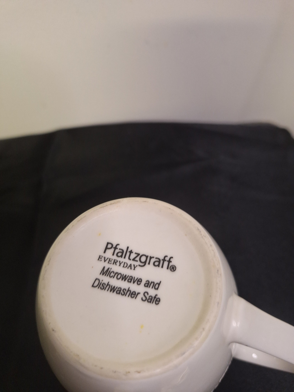 Pfaltzgraff White Mug with Red Lips and 'MAMACITA' Text - Picture 3 of 4